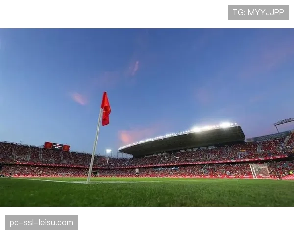 数千名利物浦球迷在安菲尔德外集会，呼吁芬威集团增加投资